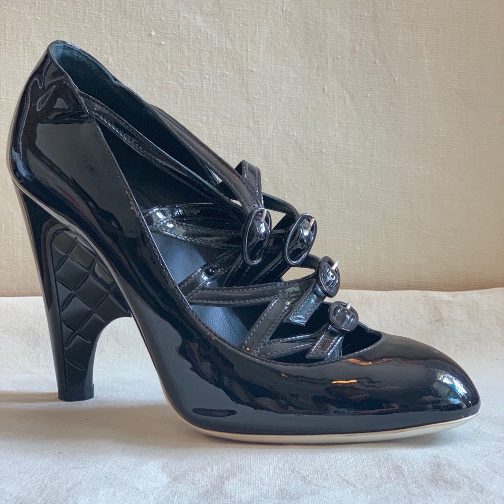 CHANEL patent leather heels